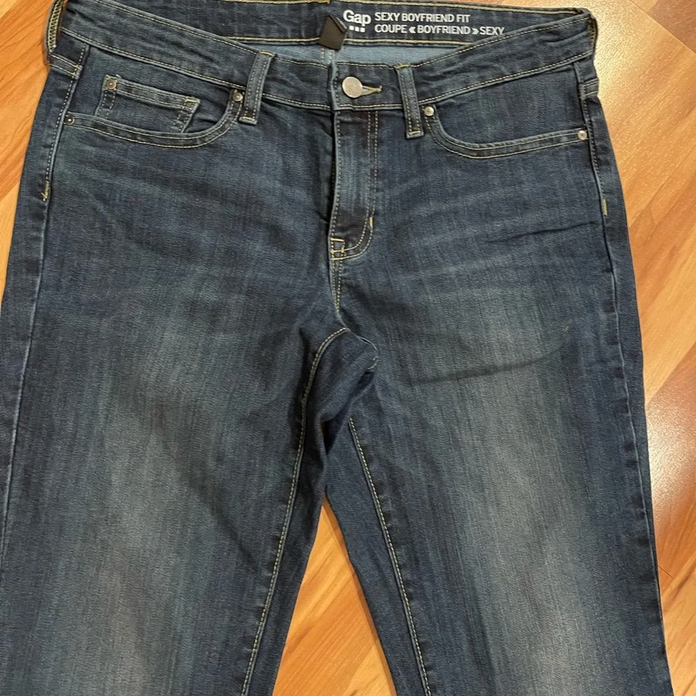 GAP Sexy Boyfriend Fit Jeans (Sz 8) - Picture 2 of 5